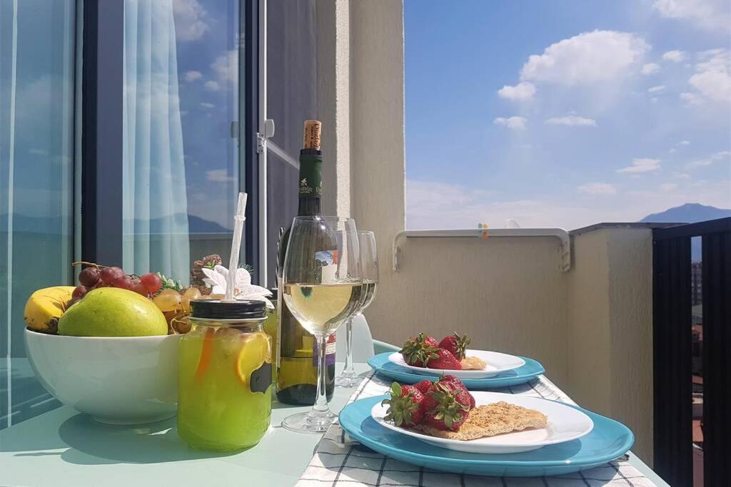 Apartamento 'Mint Fresh' Summer Studio In Batumi City Center Exterior foto