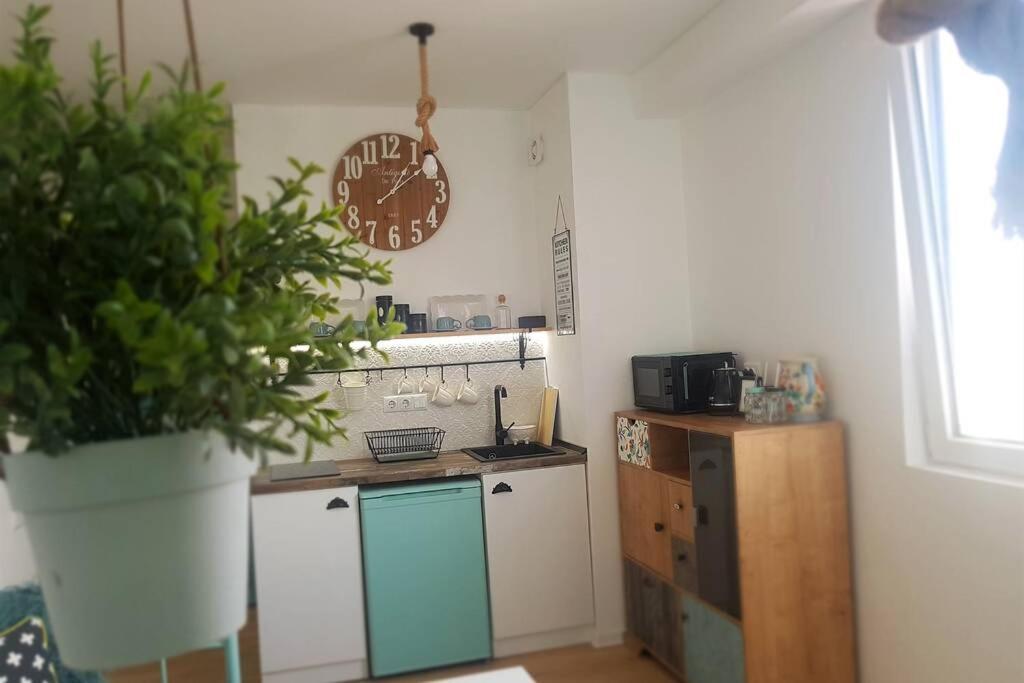 Apartamento 'Mint Fresh' Summer Studio In Batumi City Center Exterior foto